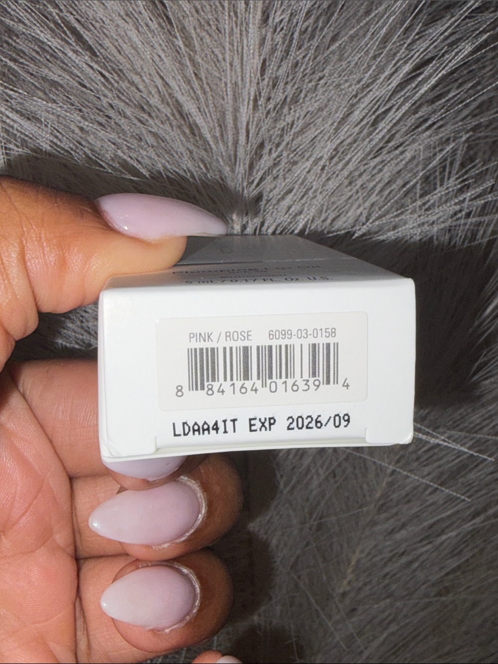 Rodan + Fields Plumping Lip Oil in White Packaging - Picture 4 of 7